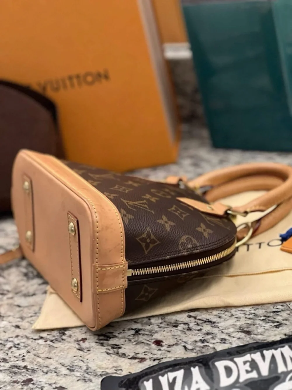 Authentic Alma BB. Comes with dustbag, box, strap, lock and key